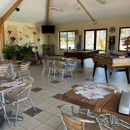 Camping La Riviera 营地